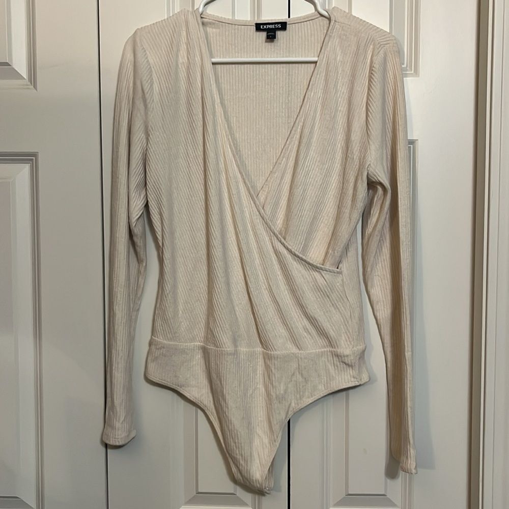 Express Cream Ribbed Soft Deep V Neck Bodysuit 2022 Women’s L